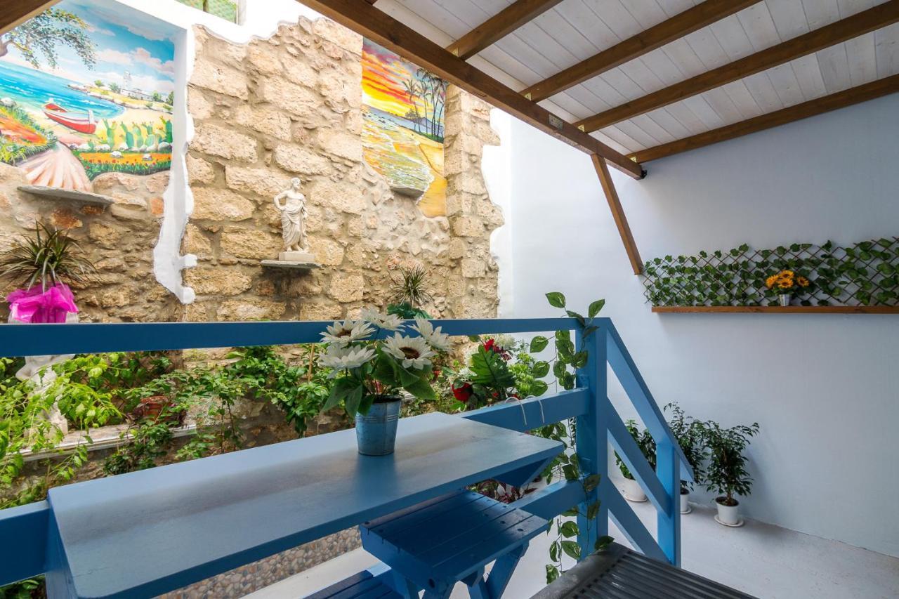 Wonderful Renovated Apartment With Private Patio Athens Exterior photo