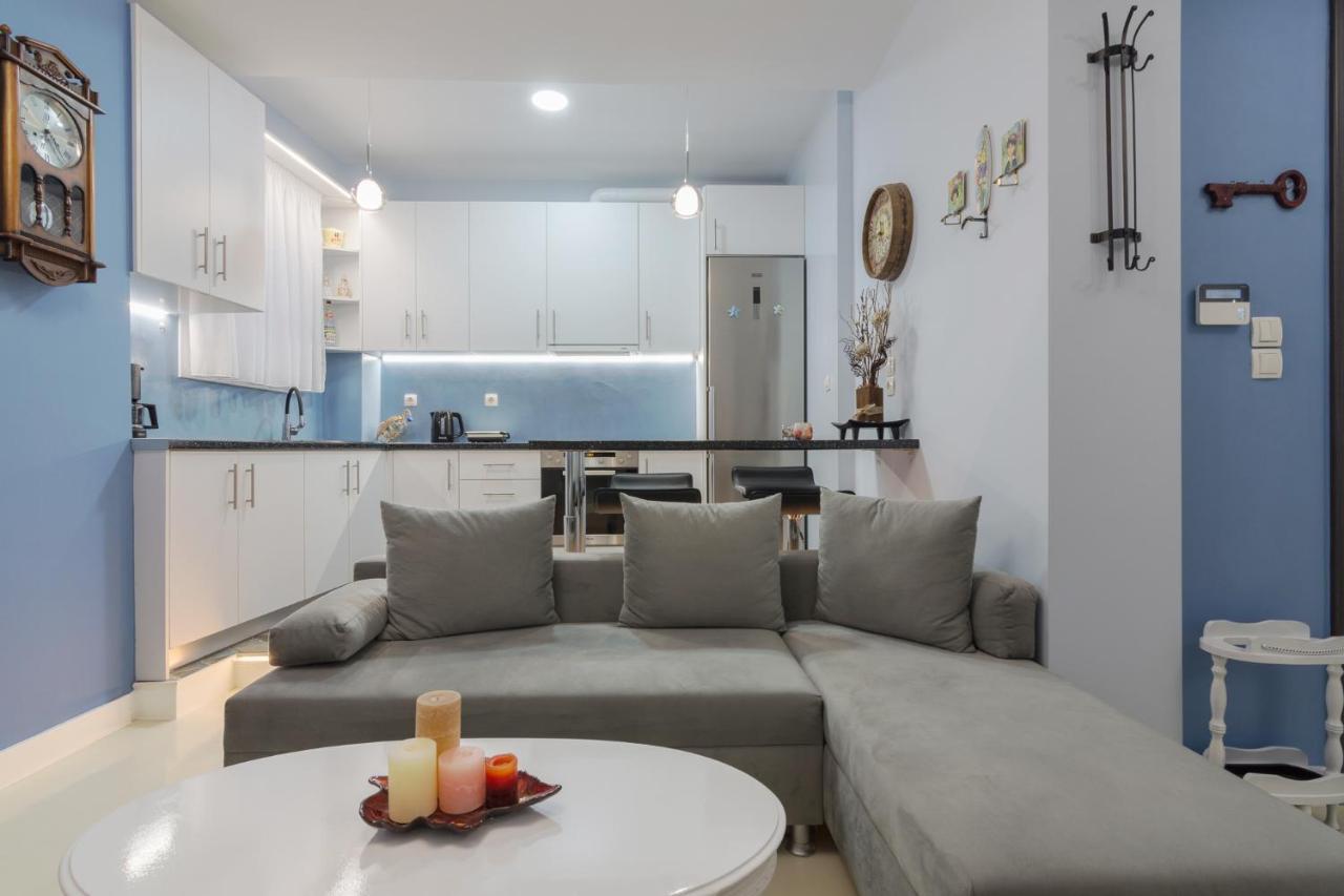 Wonderful Renovated Apartment With Private Patio Athens Exterior photo
